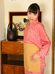 Miki Kamigo showing smooth japanese vagina