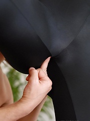 Reona Kanzaki in sexy black tight suit