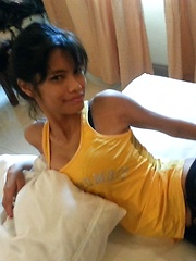 Skinny sexy young Pinay shows her slutty side